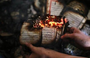 Məsciddəki Quranı yandırdılar
