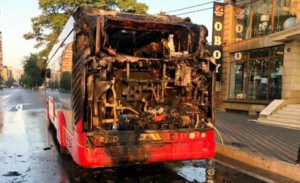 BakuBus avtobusunun motorxanası alovlanaraq yandı