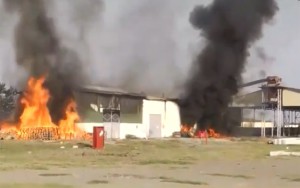Tərtər rayonunda pambıq zavodu vuruldu, yanğın var