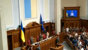 AB bayrağı Ukrayna parlamentinə gətirildi – Video