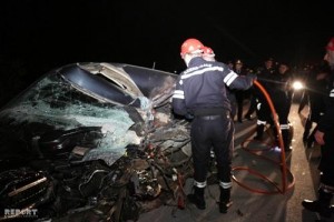Abşeronda iki avtomobil toqquşdu: ölü və yaralı var