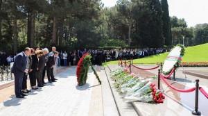 ADU kollektivi Heydər Əliyevin məzarını ziyarət etdi