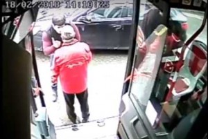 Avtobus sürücüsü əlili bu cür təhqir etdi – Video
