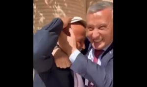 Azər Qasımov Özbəkistanda onu bağrına basdı – Video