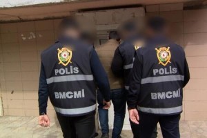 Azərbaycanda cinayətkar polisə müqavimət göstərdi – Video