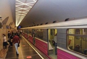 Bakı metrosunda insident: Azyaşlı sərnişin xəsarət alıb?