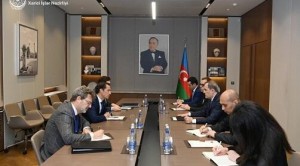 Bayramov NATO rəsmisi ilə görüşdü – Foto
