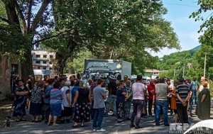 “Borjomi” şirkətinin işçiləri etiraza qalxdı