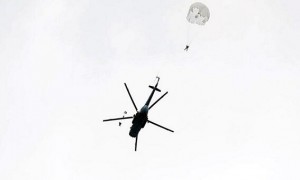 Dəniz xüsusi təyinatlılarının paraşüt tullanışları – Video