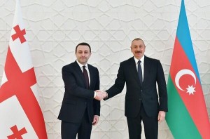 Əliyev və Qaribaşvili mətbuata bəyanatlarla çıxış edir –