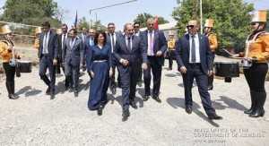 Ermənistanı idarə edən “Politbüro”: onlar kimlərdir?