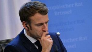 Fransa dağılır, Makron görün haradadır – Video
