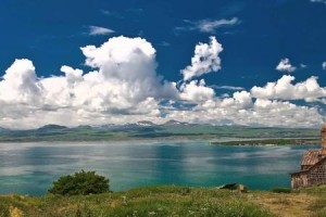 Göyçə gölünün rəngi yaşıla dəyişdi – Video
