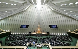 İran parlamentində etirazlar müzakirə edildi