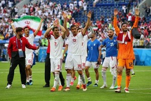 İran televiziyası futbolçuların himni oxumamasını efirə vermədi