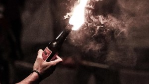 İranın Afinadakı səfirliyinə Molotov kokteyli atdılar