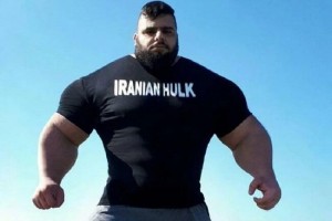 İranlı “Hulk” rəqibinə 30 saniyə dözdü – Video