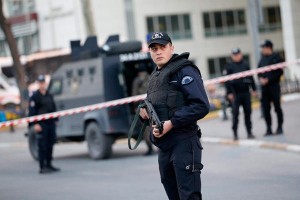 İstanbulun mərkəzində silahlı hücum: ölən var