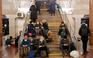 Kiyevdə metro yenə sığınacağa çevrildi – Video