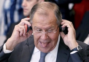 Lavrov “uça” bilmədi, çarəni konfransda gördü