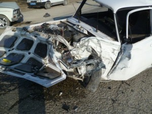 Lənkəranda avtomobil ağaca çırpıldı: sürücü öldü