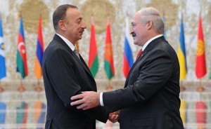 Lukaşenko İlham Əliyevi qucaqladı – Foto
