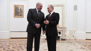 Lukaşenko Piterdə: Putinlə görüşəcək…