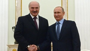 Lukaşenko Putinə traktor hədiyyə etdi