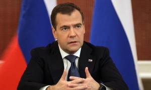 Medvedev baş naziri təhdid etdi: Eston xala…
