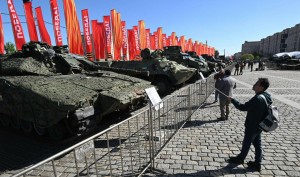 NATO tankları Moskvanın mərkəzində – Foto