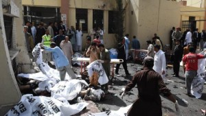 Pakistanda məscidin damı uçdu: 15 nəfər öldü