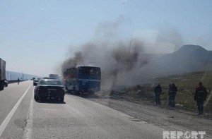 Pakistanda sərnişin avtobusu yandı: ölənlər var