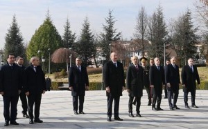 Prezident Ankarada Heydər Əliyevin abidəsini ziyarət etdi