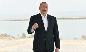 Prezident Neftçalada başçının iki səhvini düzəltdi – Video