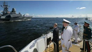 Putin Kronştadtda hərbi paradda