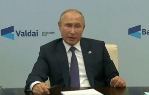 Putin “Valday”da lətifə danışdı: Niyə soyuqdur?