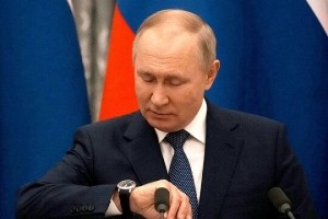 Putinin bu saatı xüsusi sifarişlə hazırlanıb