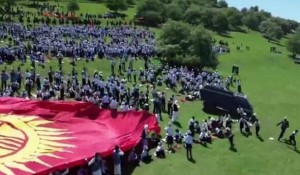Qırğızıstanda yük maşını 29 uşağı vurdu – Video