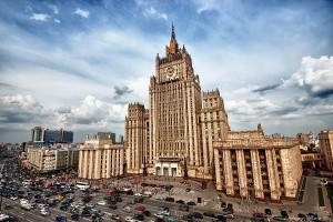 Rusiya eston diplomatı ölkədən qovur