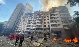 Ruslar Kiyevin mərkəzini vurdu: İki bina dağıldı