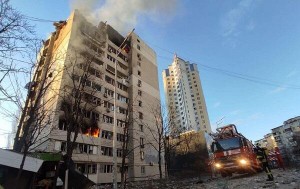 Ruslar Ukraynada yaşayış binasını vurdu: ölənlər var