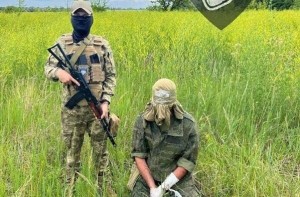 Ruslar ukraynalı əsgəri qeyri-adi yolla əsir aldılar – Foto