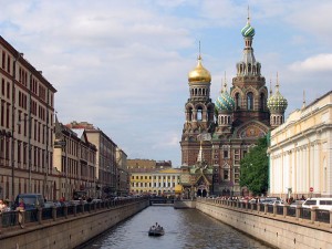 Sankt-Peterburqun mərkəzində deputat döyüldü