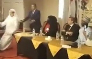 Səudiyyəli diplomat çıxış edərkən qəfil öldü – Video