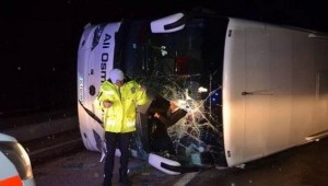 Türkiyədə avtobus aşdı: 30 nəfər yaralandı