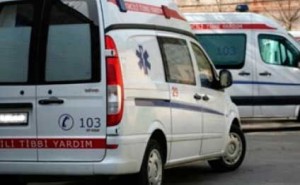 Ucarda təcili yardım maşını aşdı: 5 nəfər yaralandı