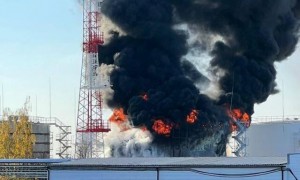 Ukrayna Rusiyanı vurdu: neft anbarı yanır – Foto