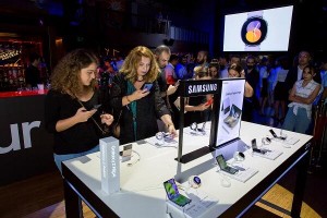 Ulduzların əhatəsində Samsung-un təqdimatı – Foto