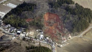 Yaponiyada torpaq sürüşməsi: 10 ev dağıldı – Foto